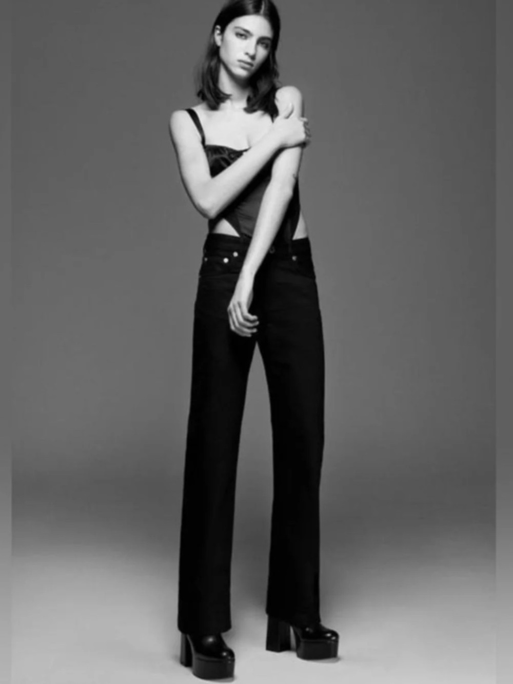 NWT Zara Black Barrel Leg Jeans Size 4 Mid Rise Minimalist